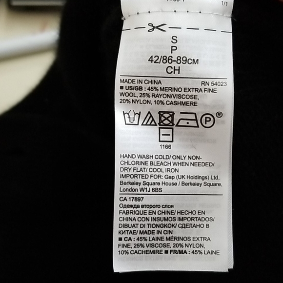 BANANA REPUBLIC ITALIAN YARN V-NECK SWEATER - Picture 9 of 11